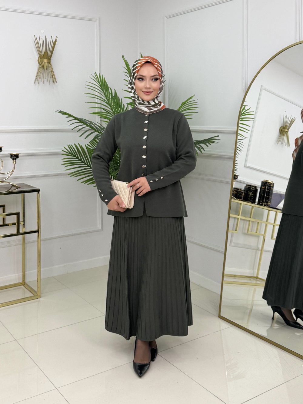 طقم أنيق ومميز بألوان جميلة L-7052